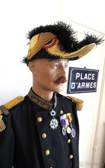 LOT UNIFORME BICORNE GRANDE TENUE Mle 1872 ÚRADNÍK GENERÁL B - 10