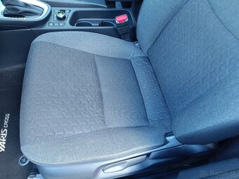 Toyota Yaris Cross Hybrid 4x4 rok 2021, najeto: 34.122 km - 10