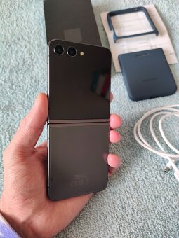 Samsung Galaxy Z Flip 5 256GB,8GB RAM - 10