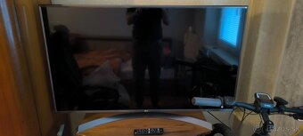 LG 49UJ670V 4K UHD SMART TV - 10