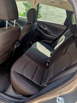 Hyundai i30 CW 1.5T- GDi Family DCT - 10