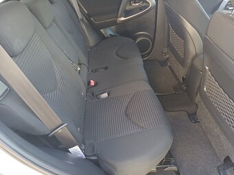 Toyota Rav 4 4x4 2,2 diesel 134 000 km pôvodný lak - 10