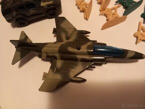 Veľká vojenská sada na hranie - 10