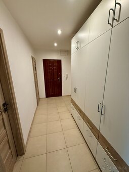 NA PREDAJ: 3-izbový byt po kompletnej rekonštrukcii - 10