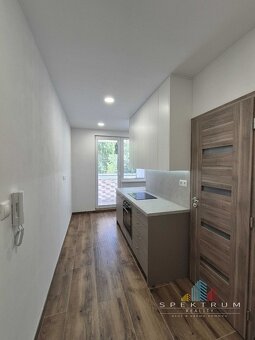 EXKLUZÍVNE- SPEKTRUM REALITY- Na Predaj 1-izbový kompletne r - 10