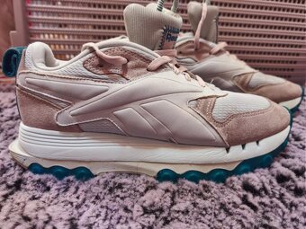 Nike, Adidas, Reebok - 10