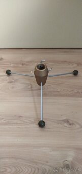 Retro liatinové stojany pre vianočný stromček - 10