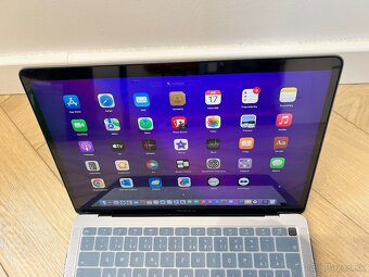 MacBook Air 13" Retina SK Vesmírne sivý 2019 / výborný stav - 10