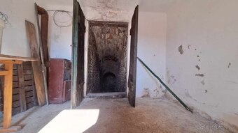 PREDAJ - poschodová chata s pivnicou a vinicou - 10