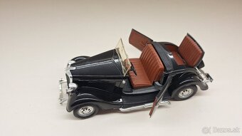1:18 - 1:19 FORD V8 ROADSTER - 10