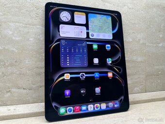 iPad Pro 13 256GB Wi-Fi + Cellular Space Black, 100% batéria - 10