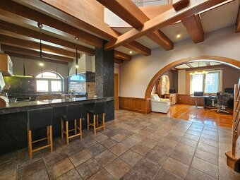 Výnimočný RD s krásnou záhradou a dvojgarážou – Chynorany - 10