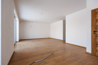 Rodinný dom v Hôrke nad Váhom - 10