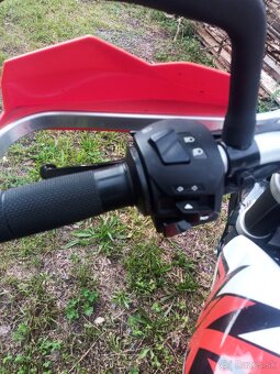 KTM 125 Duke ABS r.v. 7/2015 - 10