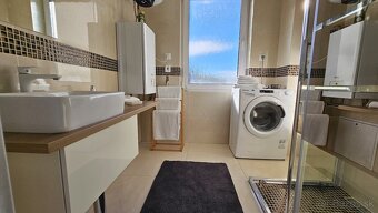 EXKLUZÍVNE Moderný zariadený 4-izbový rodinný dom, 2 k - 10