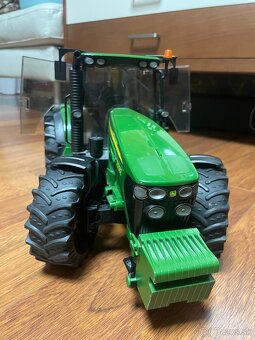 Bruder traktor John Deere a vlečka Joskin - 10
