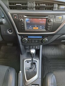 Toyota Auris Touring Sports 1.6 benzín  (AUTOMAT) - 10