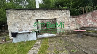 Čarovný pozemok s múrmi pôvodného domu, Sebedín - 10