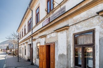 PREDAJ: Historický hostinec pod Muránskym Hradom, 1102 m2, M - 10