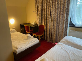 Prenajmem ( predám ) zabehnutý hotel pri R1 medzi BB ZV - 10