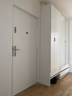 Slnečný kompletne zrekonštruovaný 3-i byt s veľkou loggiou - 10