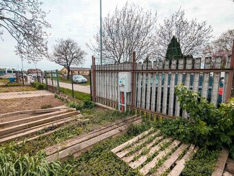 Stavebný pozemok 852m2 v tichej štvrti plnej novostavieb 7 m - 10