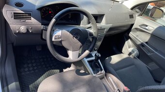 Opel Astra H Combi - 10