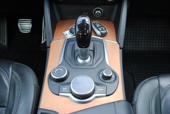 Alfa Romeo Stelvio 2.0 280k Benzín Q4 A/T⭐PREVERENÉ VOZIDLO⭐ - 10