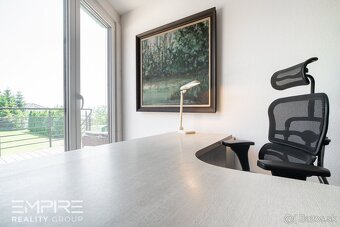 Priestranný nadštandardný rodinný dom v tichej lokalite - Ko - 10