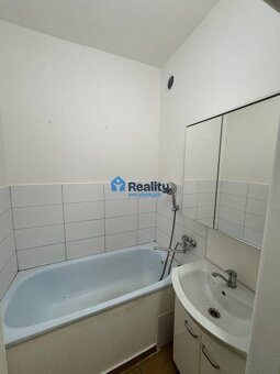 Prenájom Lánska 2-izb.byt, po rekonštrukcii, balkón, PB - 10