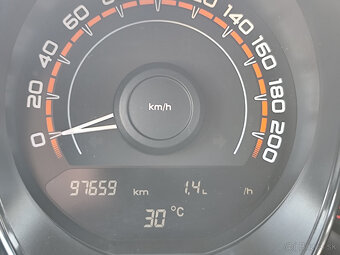 LADA VESTA 1596cm³, 78kW (106 PS) manuál (5 st.) benzín - 10