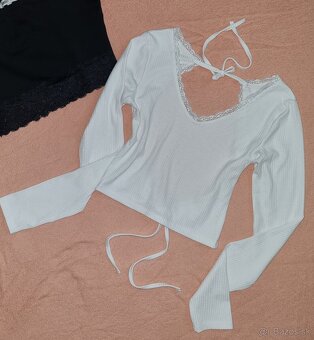 krátke topy vel. UNI - 10