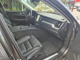 Predám Volvo XC60 2.0 B5 mHEV Ultimate Black Edition AWD A/ - 10