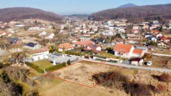 Stavebný pozemok Kanaš s Asfaltovou cestou na predaj - 10