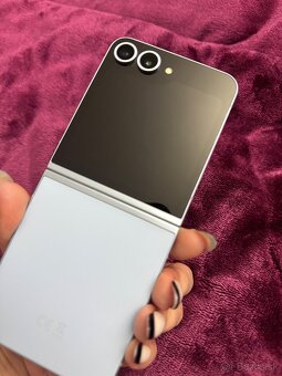 PREDÁM V TOP STAVE SAMSUNG Z FLIP 6 256GB Modrá - 10