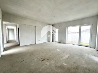 Reality KOMPLEX s.r.o. ponúka na PREDAJ 5 izbový rodinný dom - 10