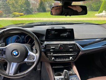BMW 540i xdrive - 10