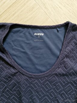 NOVE Guess monogram khaki,bezovy,modry crop top - 10