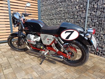 Moto Guzzi V7 Racer - 10
