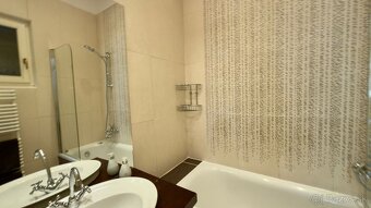 CENTRUM MESTA - HLAVNÁ ULICA, LUXUSNÝ, ZARIADENÝ 3 IZBOVÝ BY - 10