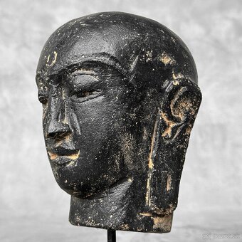 Ručne vyrezávaná lávová hlava Budhu z Jávy na stojane - 10