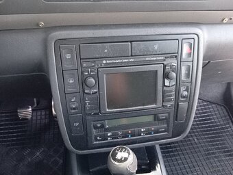 Volkswagen Sharan Facelift 1.9 TDI 96kw rok 2006 - 10