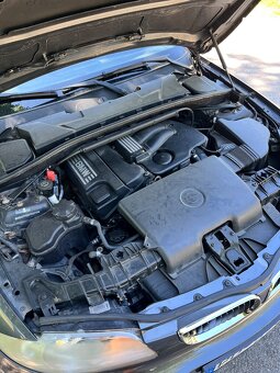 BMW 120i hatchback - 10