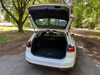Volkswagen Passat Variant 2.0 TDI EVO Elegance DSG - 10