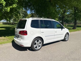Volkswagen Touran 2.0 TDI Highline DSG - 10