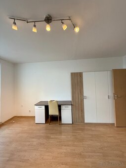 Bratislava V Garsonka s loggiou (34,73 m²) na ulici Fedinova - 10
