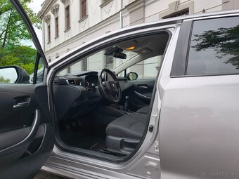 Toyota Corolla 1.6 benzín - 10