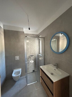 3 izb. Chorvátsko, Makarska, 65m2, terasa, garážové miesto v - 10