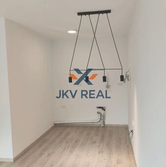 JKVreal ponúka na predaj 2-izbový apartmán s balkónom v proj - 10