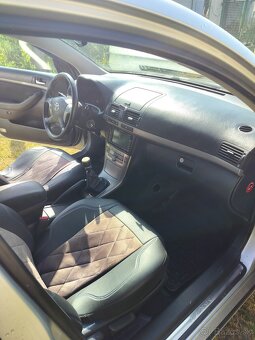 Predám Toyotu Avensis - 10